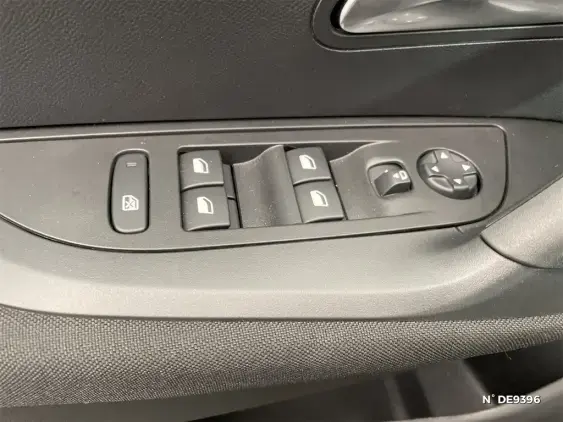 PEUGEOT 2008 ELECTRIQUE II - voiture de démonstration - Photo 15