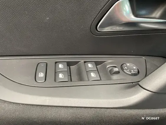 PEUGEOT 2008 ELECTRIQUE II - voiture de démonstration - Photo 15