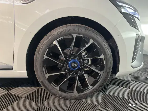 RENAULT CLIO V - voiture de démonstration - Photo 8