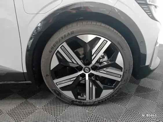 RENAULT MEGANE V - voiture de démonstration - Photo 8