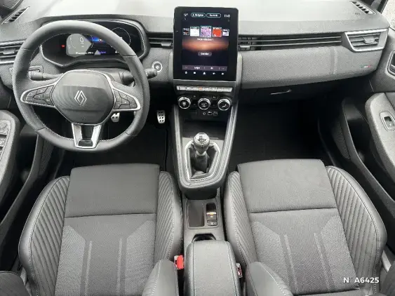 RENAULT CLIO V - voiture de démonstration - Photo 9