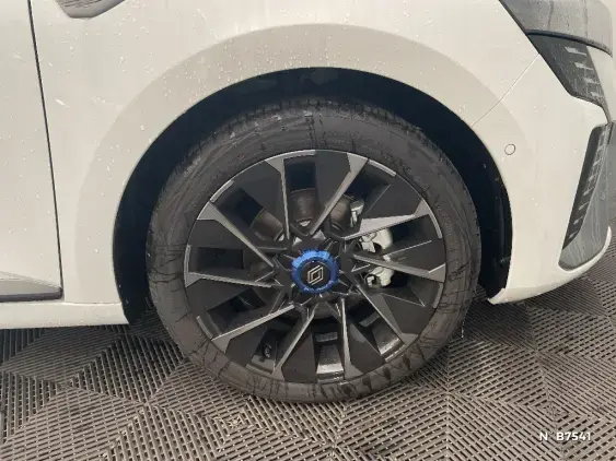 RENAULT CLIO V - voiture de démonstration - Photo 8