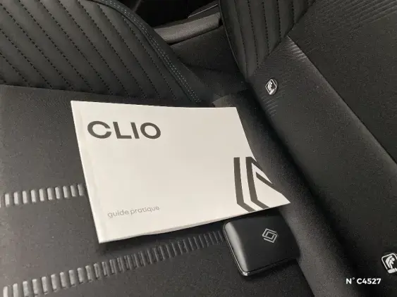 RENAULT CLIO VI - voiture de démonstration - Photo 26