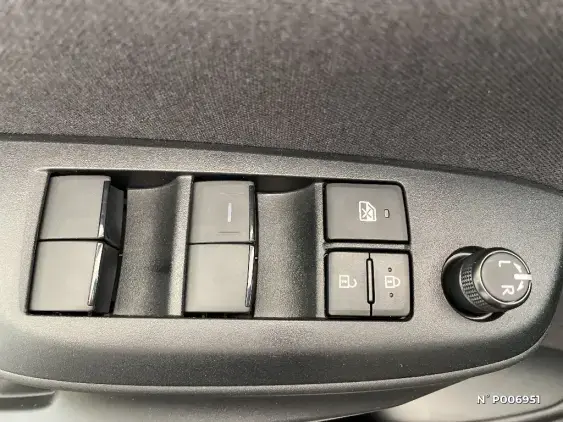 TOYOTA YARIS IV - voiture de démonstration - Photo 35