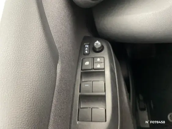 TOYOTA YARIS IV - voiture de démonstration - Photo 32