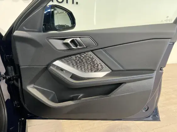 BMW SERIE 1 F70 - voiture de démonstration - Photo 19