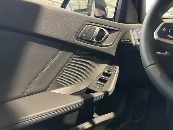 BMW SERIE 1 F70 - voiture de démonstration - Photo 14