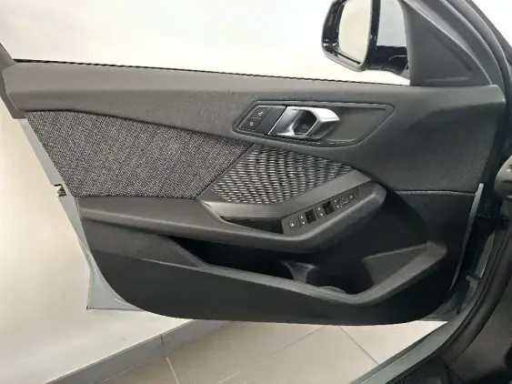 BMW SERIE 1 F70 - voiture de démonstration - Photo 17