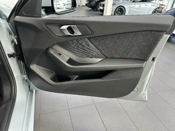 BMW SERIE 1 F70 - voiture de démonstration - Photo 18