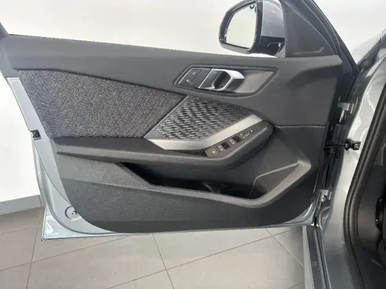 BMW SERIE 1 F70 - voiture de démonstration - Photo 18