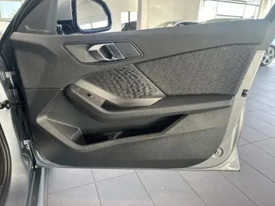 BMW SERIE 1 F70 - voiture de démonstration - Photo 19