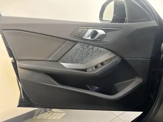 BMW SERIE 1 F70 - voiture de démonstration - Photo 17