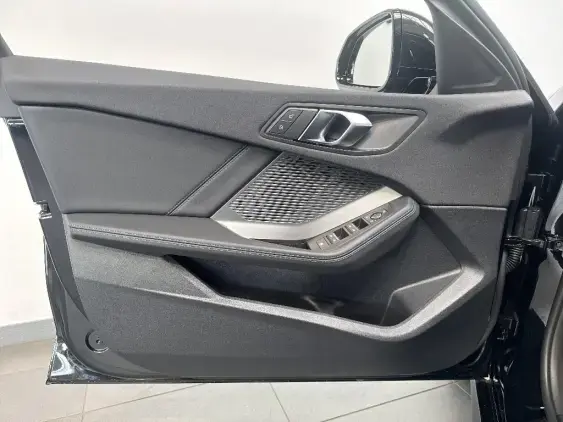 BMW SERIE 1 F70 - voiture de démonstration - Photo 17