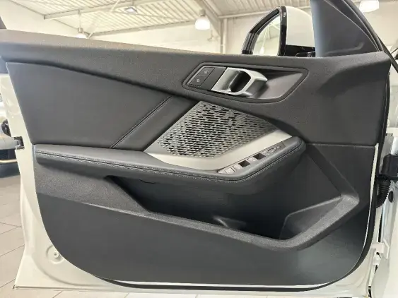 BMW SERIE 1 F70 - voiture de démonstration - Photo 17