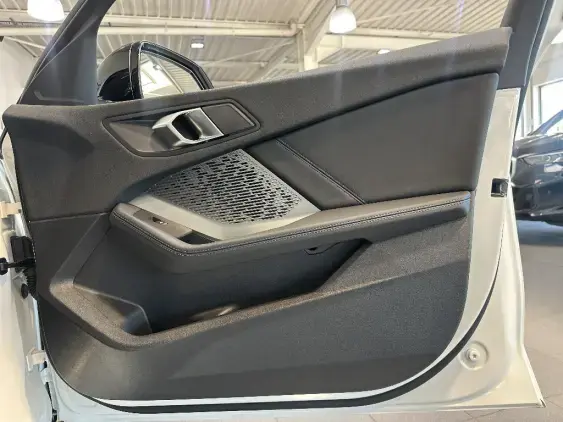 BMW SERIE 1 F70 - voiture de démonstration - Photo 18