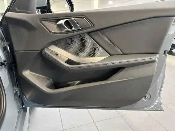 BMW SERIE 1 F70 - voiture de démonstration - Photo 18