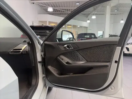 BMW SERIE 1 F70 - voiture de démonstration - Photo 19