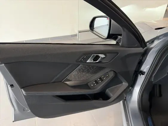 BMW SERIE 1 F70 - voiture de démonstration - Photo 14