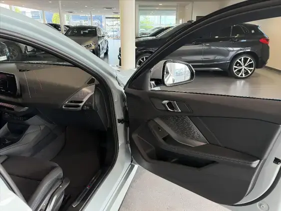 BMW SERIE 1 F70 - voiture de démonstration - Photo 17