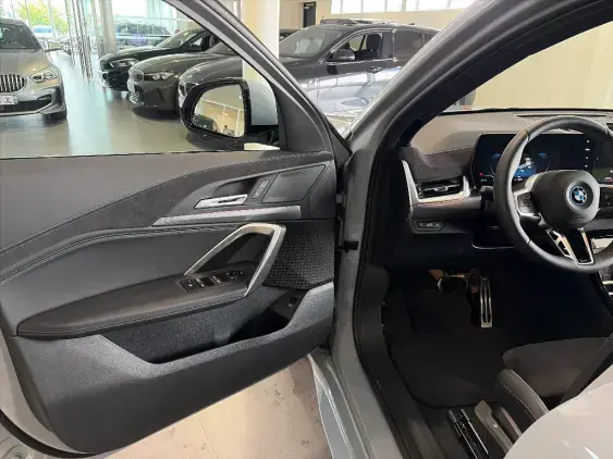 BMW iX2 U10 - voiture de démonstration - Photo 17