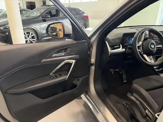 BMW X1 U11 - voiture de démonstration - Photo 17