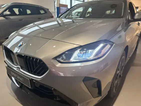 BMW SERIE 1 F70 - voiture de démonstration - Photo 17