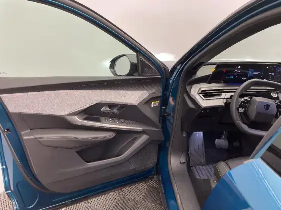 PEUGEOT 3008 ELECTRIQUE III - voiture de démonstration - Photo 17