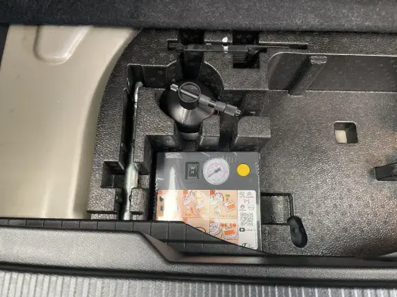 PEUGEOT 2008 ELECTRIQUE II - voiture de démonstration - Photo 17