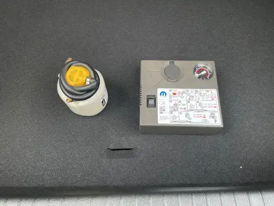 PEUGEOT 208 BUSINESS R II - voiture de démonstration - Photo 17