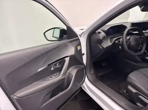 PEUGEOT 2008 - voiture de démonstration - Photo 19