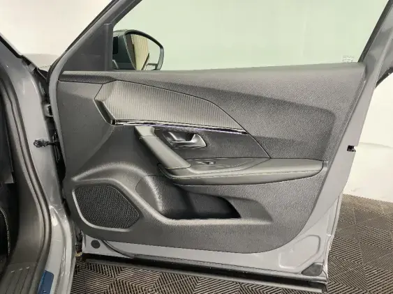 PEUGEOT 2008 - voiture de démonstration - Photo 19