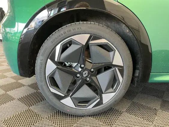 RENAULT CLIO VI - voiture de démonstration - Photo 23