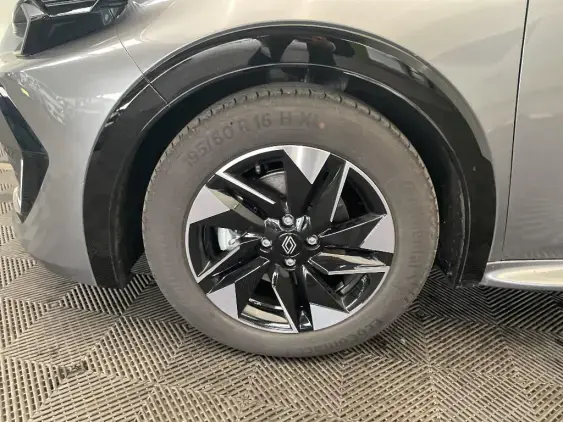 RENAULT CLIO VI - voiture de démonstration - Photo 22