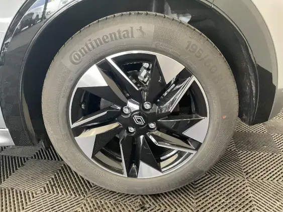 RENAULT CLIO VI - voiture de démonstration - Photo 23