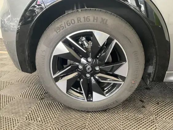 RENAULT CLIO VI - voiture de démonstration - Photo 24