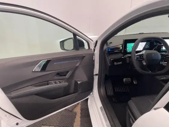 RENAULT CLIO VI - voiture de démonstration - Photo 19