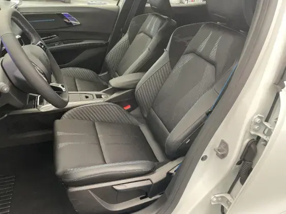 RENAULT CLIO VI - voiture de démonstration - Photo 18