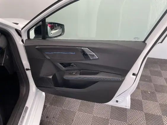 RENAULT CLIO VI - voiture de démonstration - Photo 20