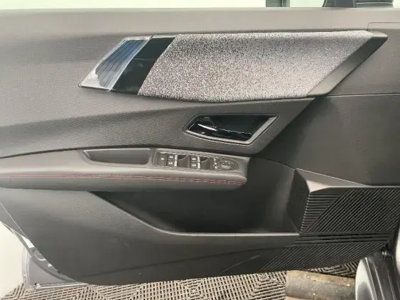 RENAULT CLIO VI - voiture de démonstration - Photo 19