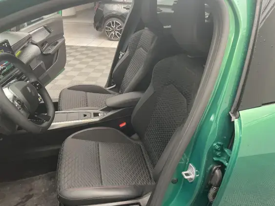 RENAULT CLIO VI - voiture de démonstration - Photo 17