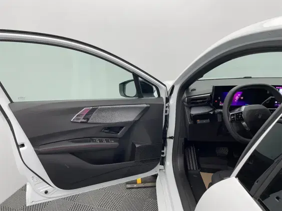 RENAULT CLIO VI - voiture de démonstration - Photo 19