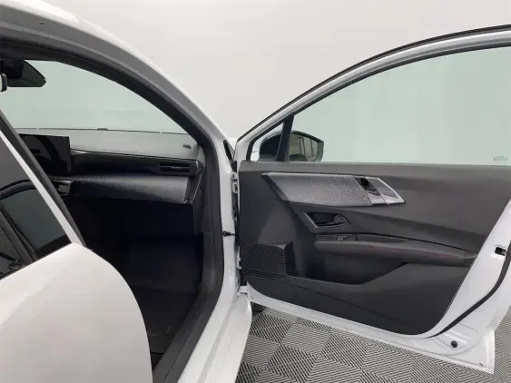 RENAULT CLIO VI - voiture de démonstration - Photo 20