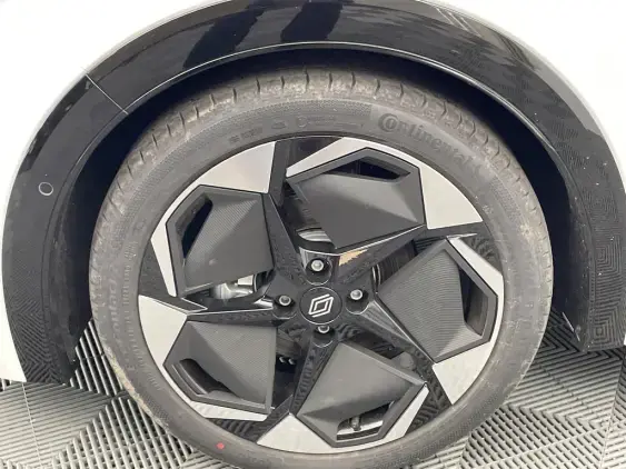 RENAULT CLIO VI - voiture de démonstration - Photo 23