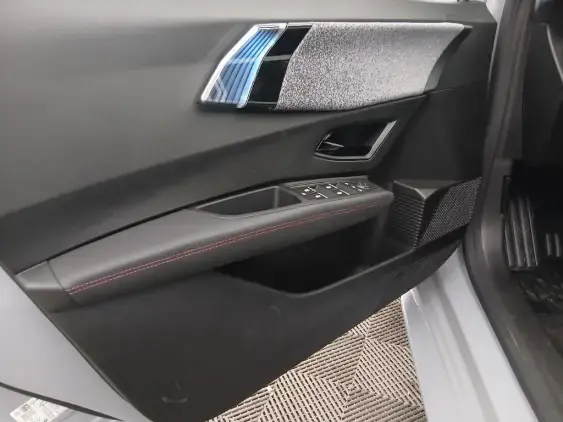 RENAULT CLIO VI - voiture de démonstration - Photo 17