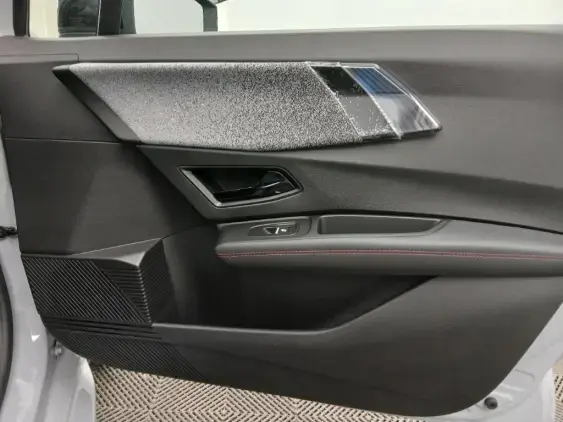 RENAULT CLIO VI - voiture de démonstration - Photo 18