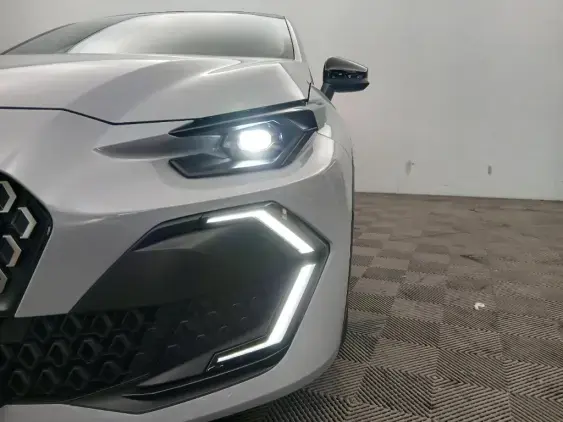 RENAULT CLIO VI - voiture de démonstration - Photo 19
