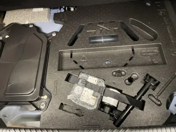 RENAULT CLIO VI - voiture de démonstration - Photo 17