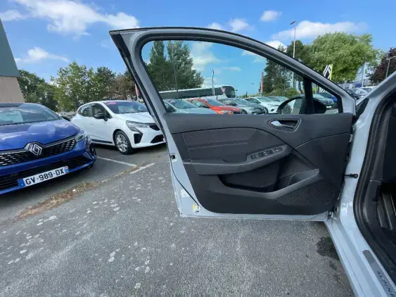 RENAULT CLIO V - voiture de démonstration - Photo 17