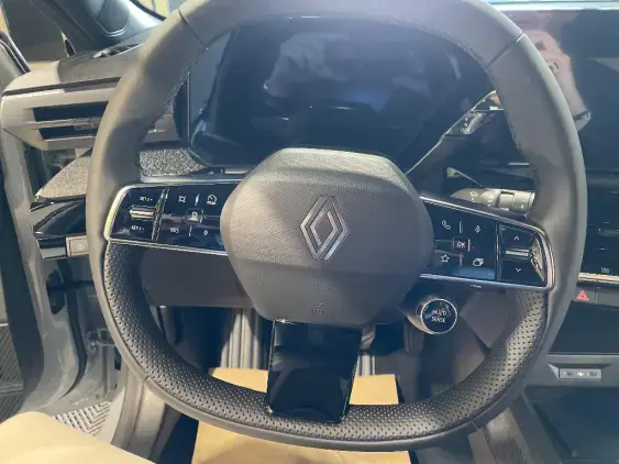 RENAULT CLIO VI - voiture de démonstration - Photo 18