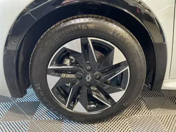 RENAULT CLIO VI - voiture de démonstration - Photo 23